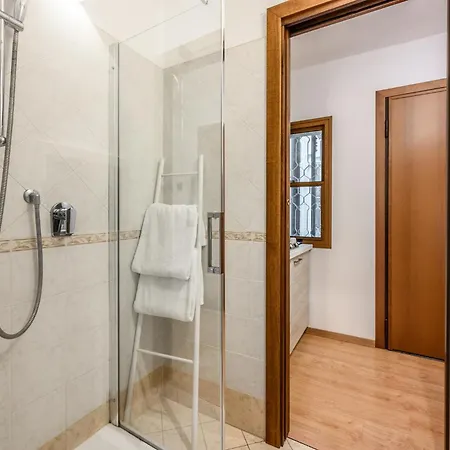 아파트 Emilia 4 *